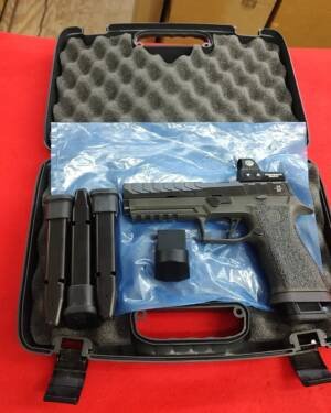 Used Sig P320 Max 9mm handgun with Romeo3 red dot and 4 magazines in factory case